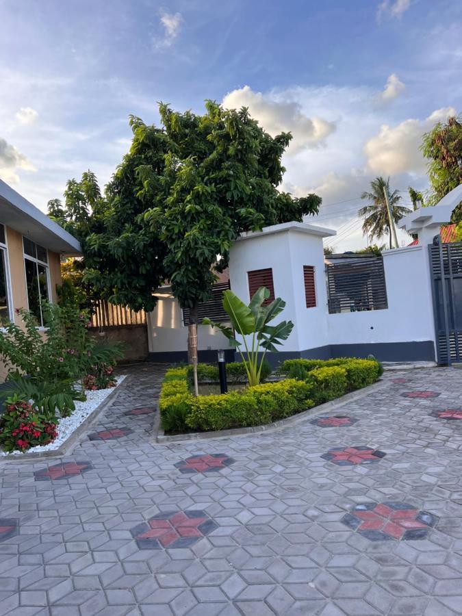Haika Home Lodge Dar es Salaam Luaran gambar